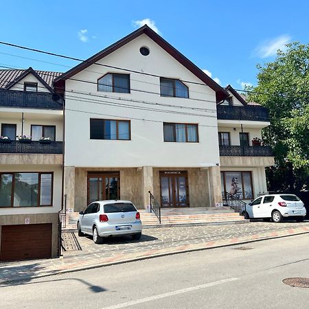 Studio Poienii - A Cozy Stay 5 Min Away From The Center Bistrita  Luaran gambar