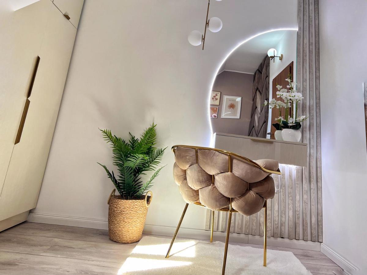 Studio Poienii - A Cozy Stay 5 Min Away From The Center Bistrita  Luaran gambar
